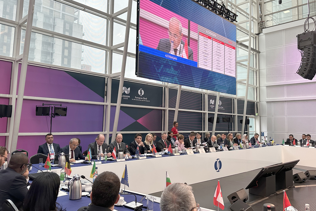 İqtisadiyyat naziri AYİB-nin İllik Toplantısı çərçivəsində sessiyalarda və görüşdə iştirak edib (FOTO)