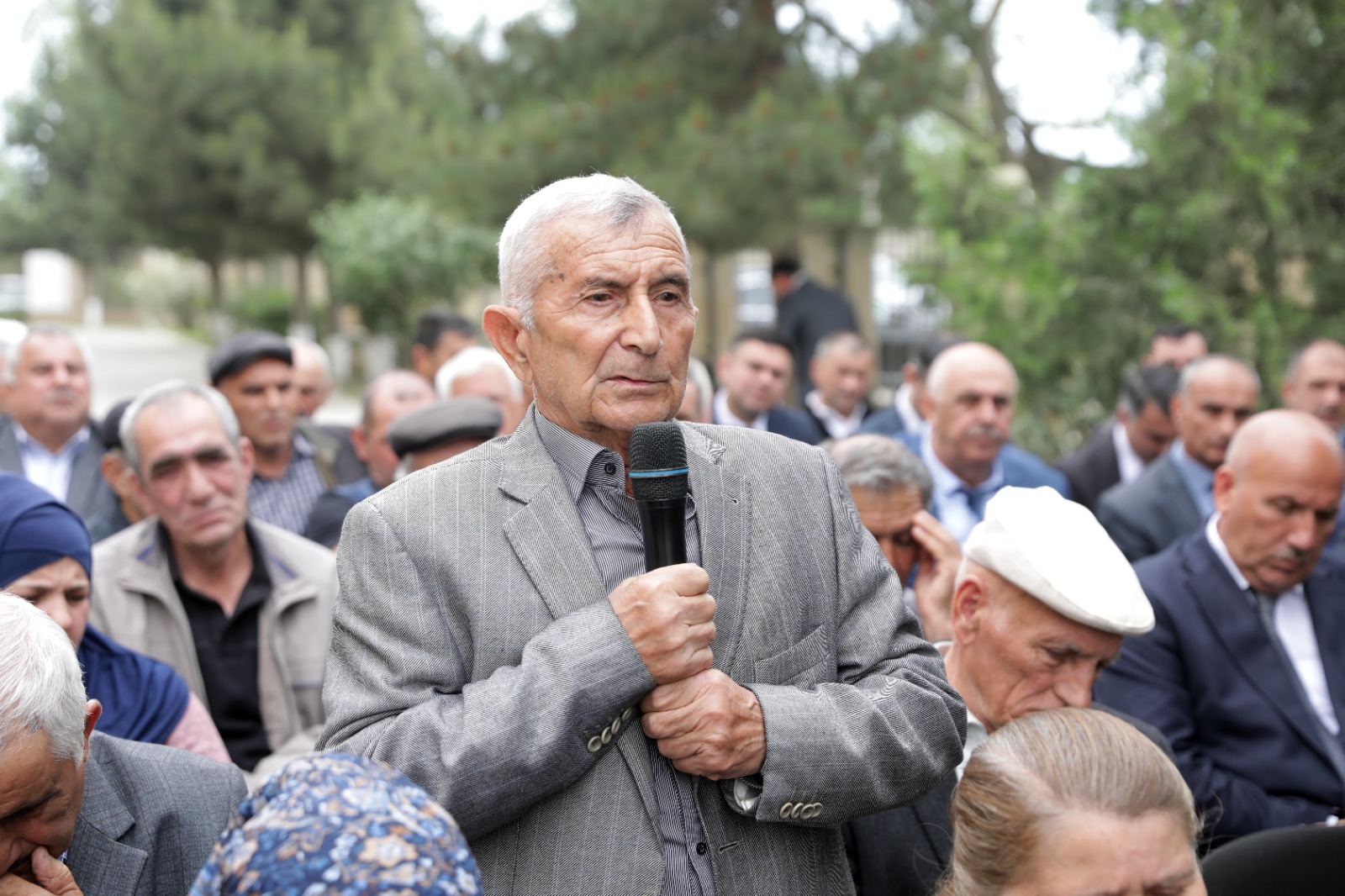 Xaçmazın Uzunoba kəndində növbəti səyyar qəbul keçirilib (FOTO)