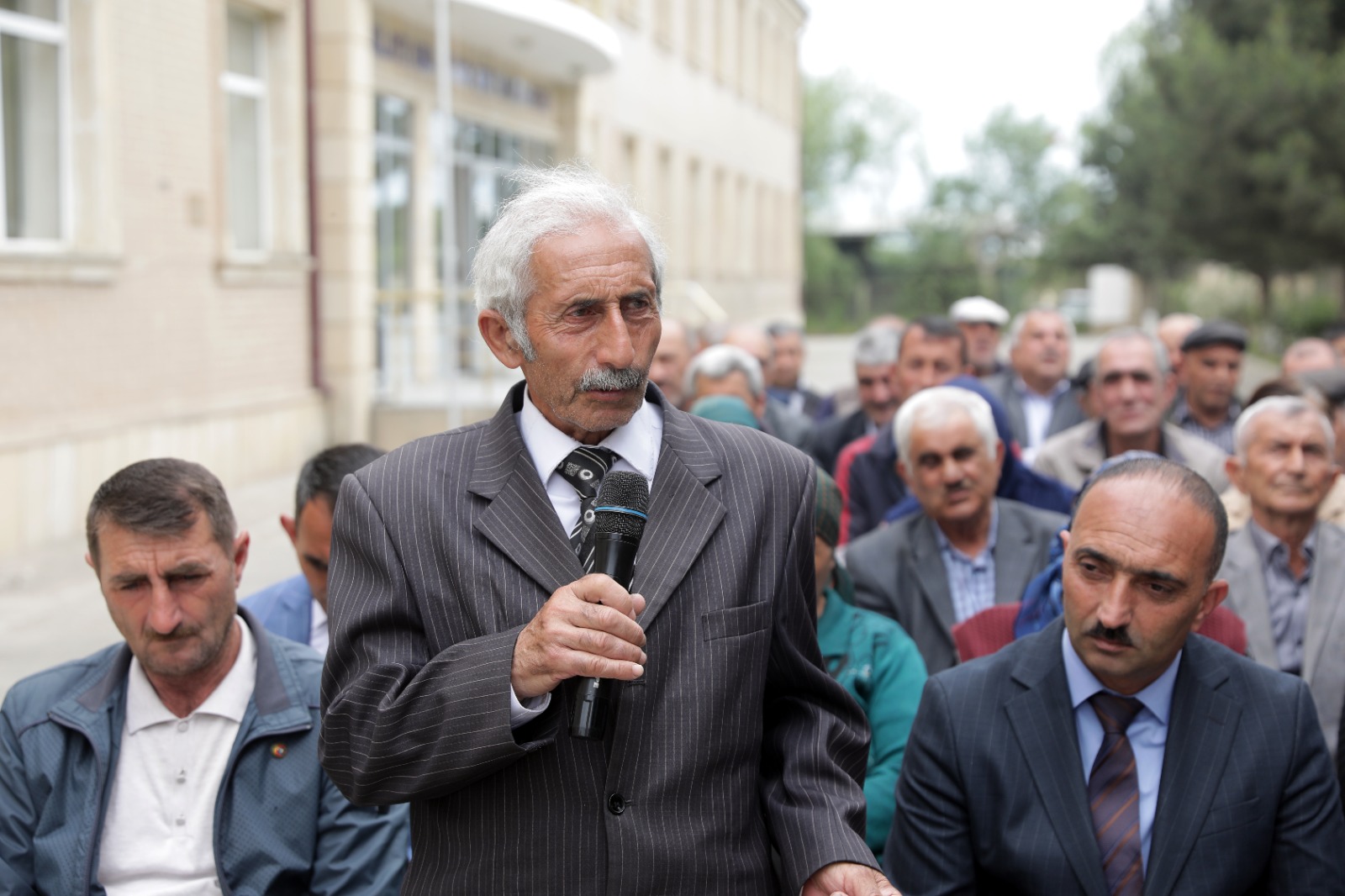 Xaçmazın Uzunoba kəndində növbəti səyyar qəbul keçirilib (FOTO)