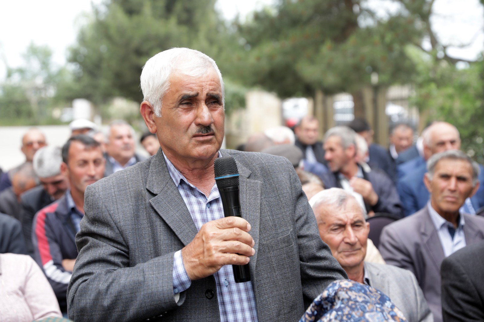 Xaçmazın Uzunoba kəndində növbəti səyyar qəbul keçirilib (FOTO)