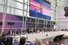 İqtisadiyyat naziri AYİB-nin İllik Toplantısı çərçivəsində sessiyalarda və görüşdə iştirak edib (FOTO)