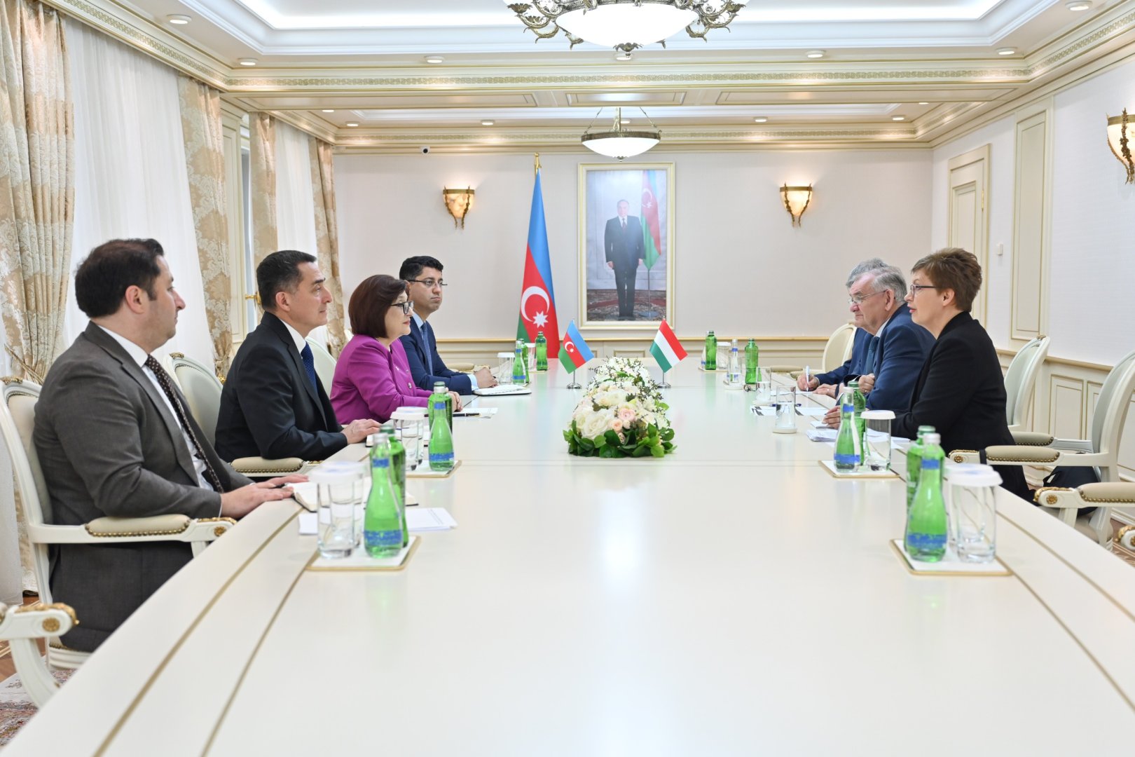 Azərbaycan-Macarıstan sıx əməkdaşlığa əsaslanan strateji tərəfdaşlıq əlaqələrini nəzərdən keçirib (FOTO)