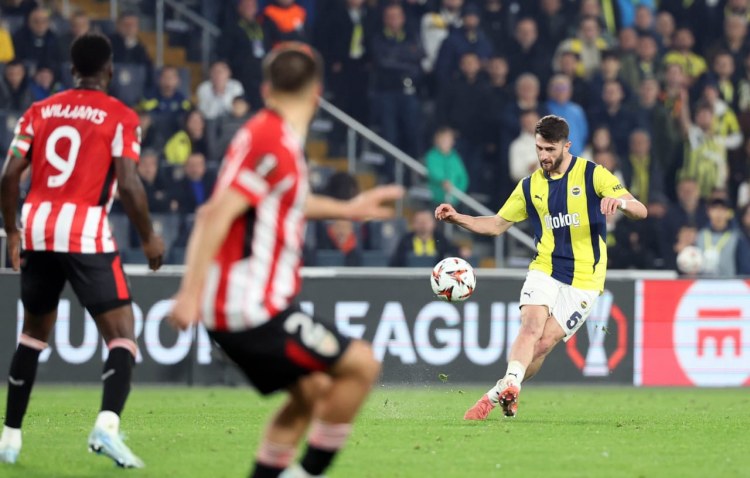 "Fənərbağça" Türkiyə millisinin üzvü ilə müqavilə imzalayıb