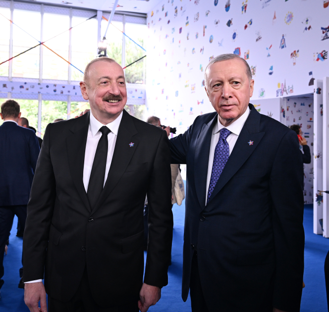 Prezident İlham Əliyev “Avropa Siyasi Birliyi” 6-cı Zirvə toplantısının açılış plenar sessiyasında iştirak edib (FOTO) (YENİLƏNİB)