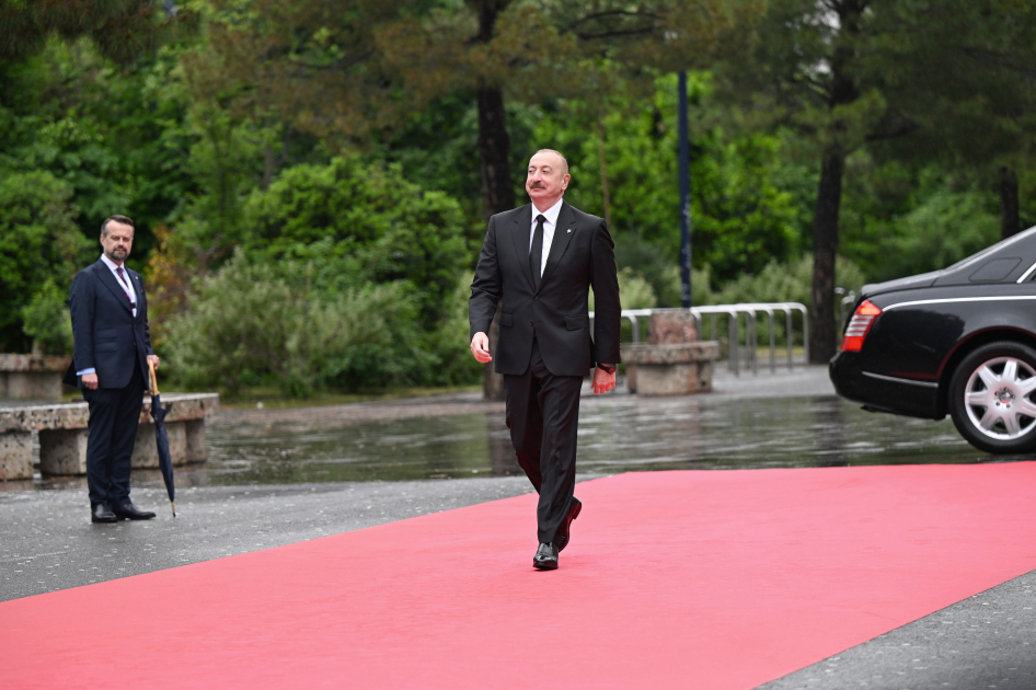 Prezident İlham Əliyev Tiranada “Avropa Siyasi Birliyi” 6-cı Zirvə toplantısının açılış mərasimində iştirak edib (FOTO/VİDEO) (YENİLƏNİB)