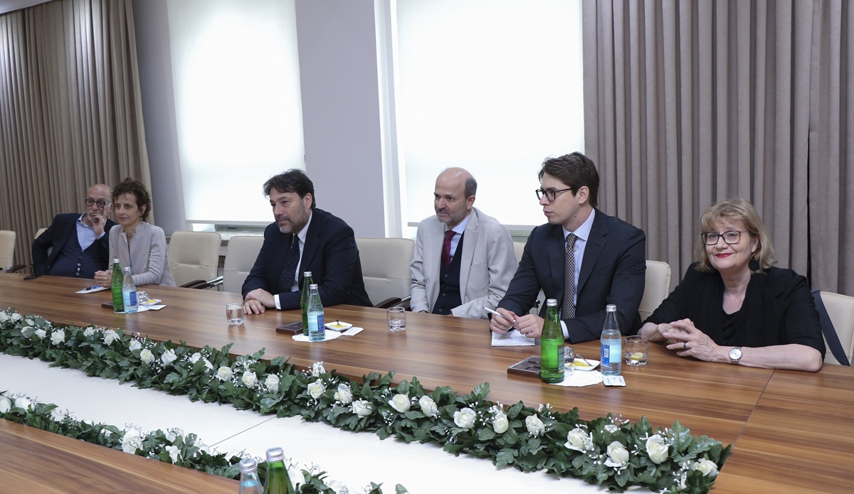 Siena Əcnəbilər Universitetinin nümayəndə heyəti AzMİU-da olub (FOTO)