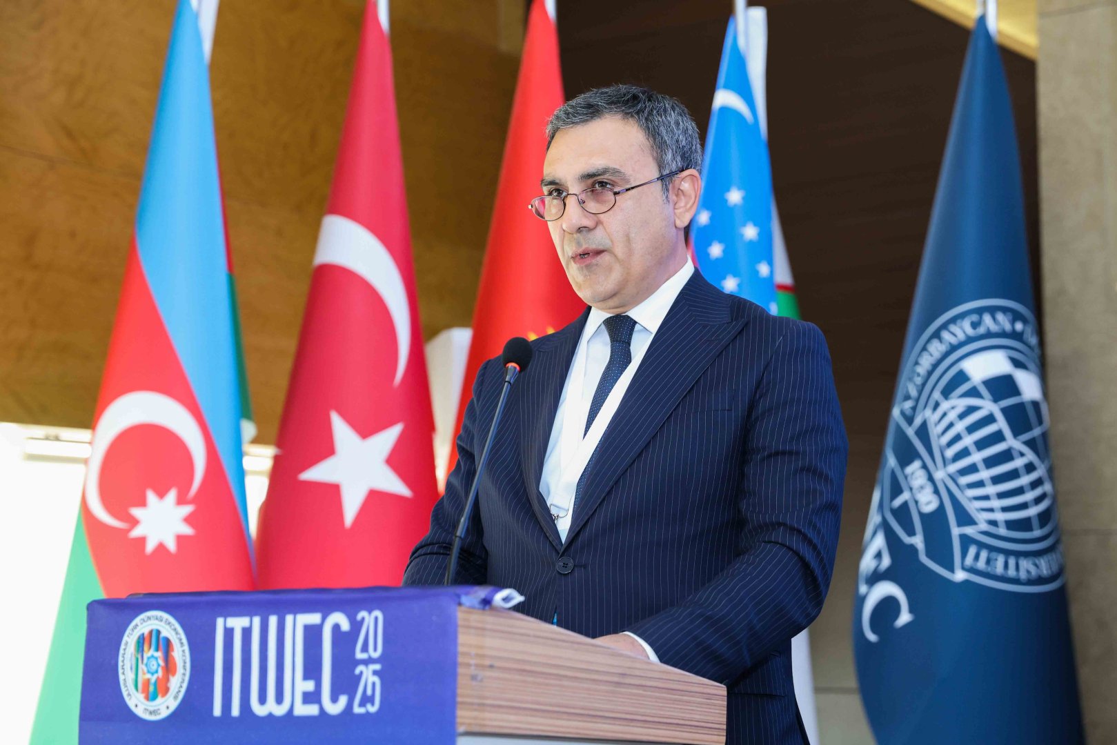 UNEC-də “Ortaq Gələcək: Sosial-iqtisadi innovasiyalar” mövzusunda Beynəlxalq Türk Dünyası İqtisad konfransı öz işinə başlayıb (FOTO)