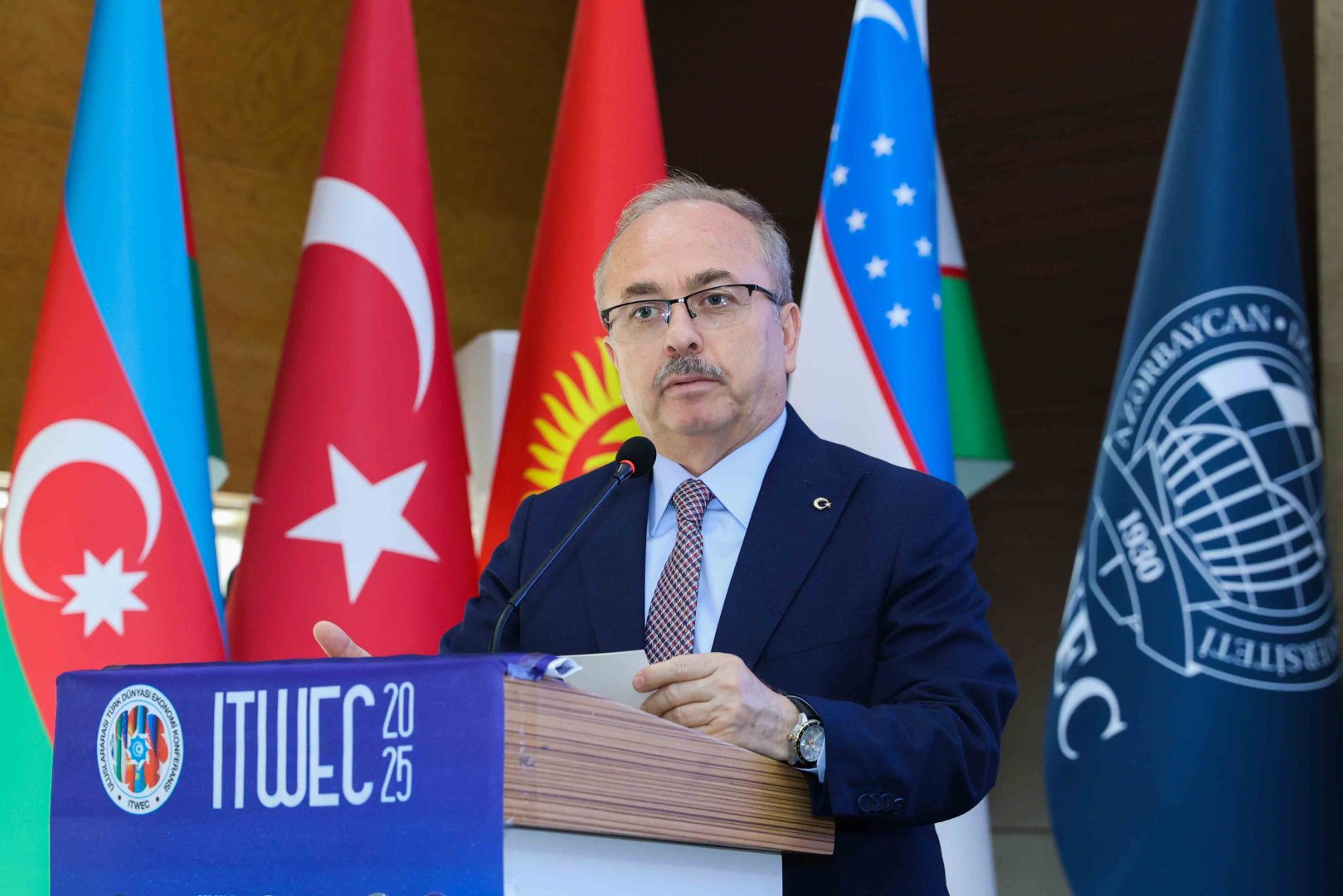 UNEC-də “Ortaq Gələcək: Sosial-iqtisadi innovasiyalar” mövzusunda Beynəlxalq Türk Dünyası İqtisad konfransı öz işinə başlayıb (FOTO)