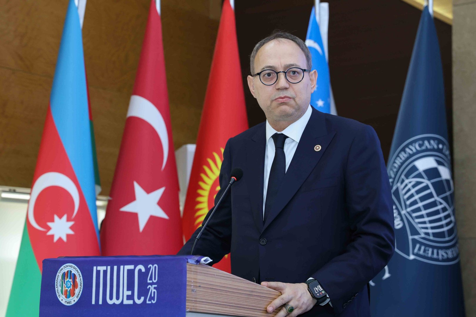 UNEC-də “Ortaq Gələcək: Sosial-iqtisadi innovasiyalar” mövzusunda Beynəlxalq Türk Dünyası İqtisad konfransı öz işinə başlayıb (FOTO)