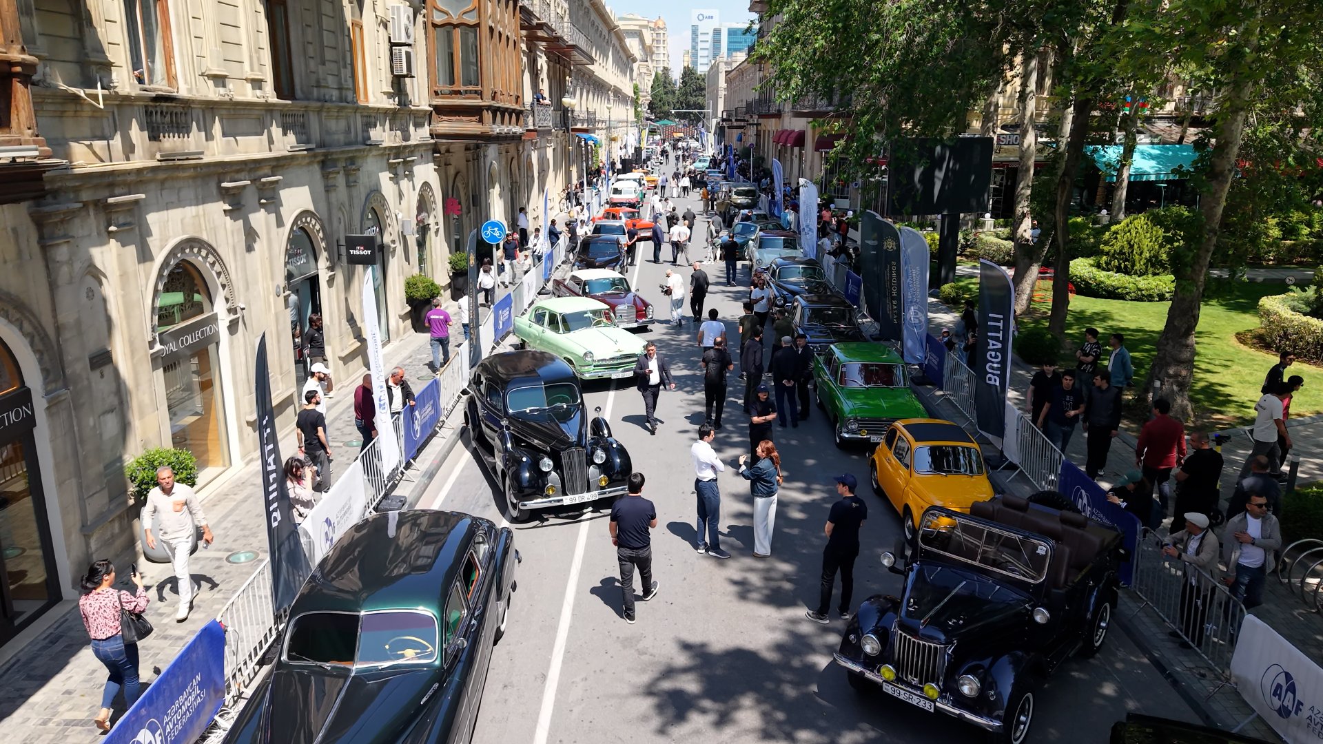 AAF “Sürətin evolyusiyası”nda klassik avtomobilləri təqdim edib (FOTO)