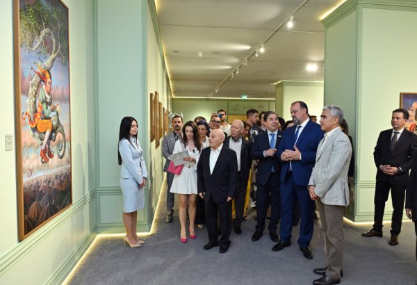 Heydər Əliyev Mərkəzində braziliyalı rəssam Luiz de Souzanın sərgisinin açılışı olub (FOTO/VİDEO)