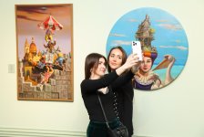 Heydər Əliyev Mərkəzində braziliyalı rəssam Luiz de Souzanın sərgisinin açılışı olub (FOTO/VİDEO)