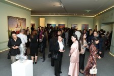 Heydər Əliyev Mərkəzində braziliyalı rəssam Luiz de Souzanın sərgisinin açılışı olub (FOTO/VİDEO)
