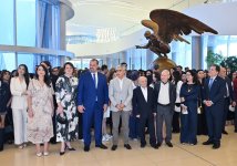 Heydər Əliyev Mərkəzində braziliyalı rəssam Luiz de Souzanın sərgisinin açılışı olub (FOTO/VİDEO)