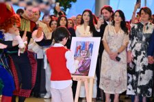 Heydər Əliyev Mərkəzində braziliyalı rəssam Luiz de Souzanın sərgisinin açılışı olub (FOTO/VİDEO)