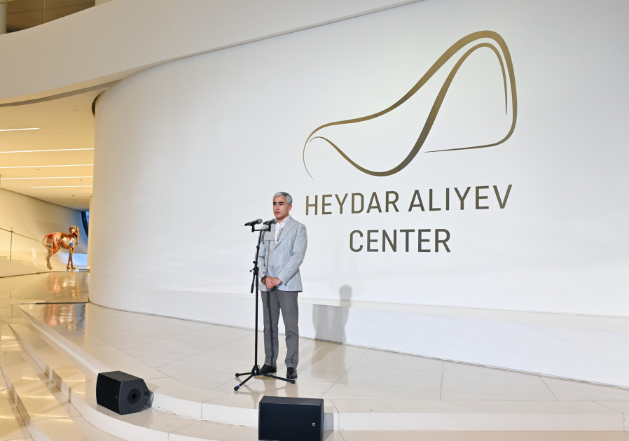 Heydər Əliyev Mərkəzində braziliyalı rəssam Luiz de Souzanın sərgisinin açılışı olub (FOTO/VİDEO)
