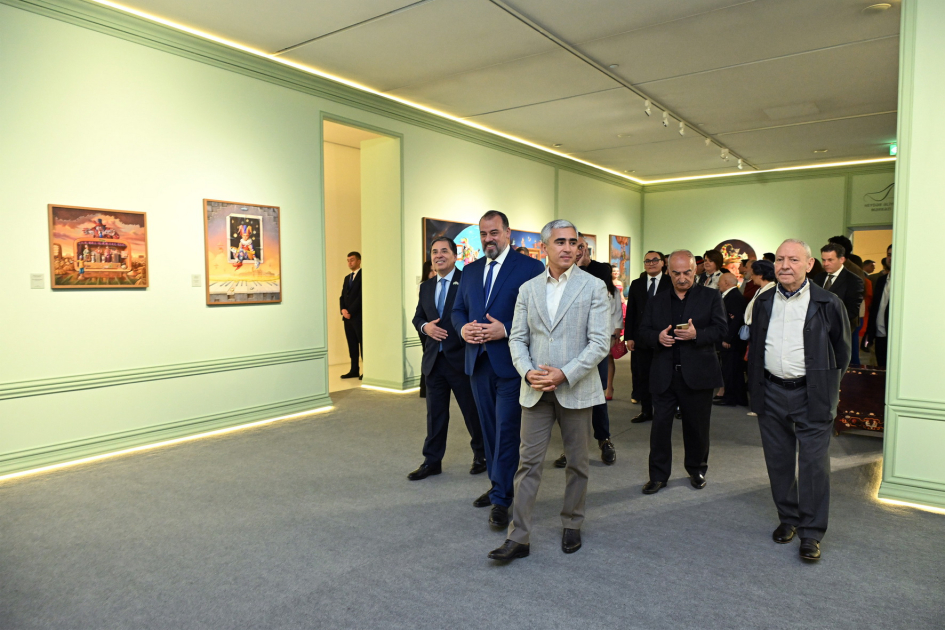 Heydər Əliyev Mərkəzində braziliyalı rəssam Luiz de Souzanın sərgisinin açılışı olub (FOTO/VİDEO)