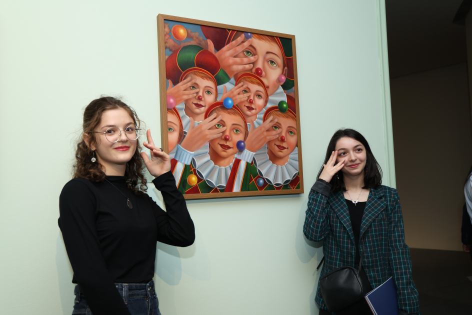 Heydər Əliyev Mərkəzində braziliyalı rəssam Luiz de Souzanın sərgisinin açılışı olub (FOTO/VİDEO)