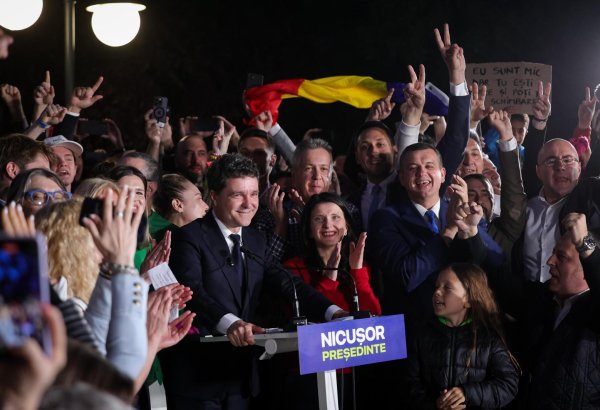 Rumıniyada prezident seçkilərinin ikinci turunda Nikuşor Dan qalib gəlir