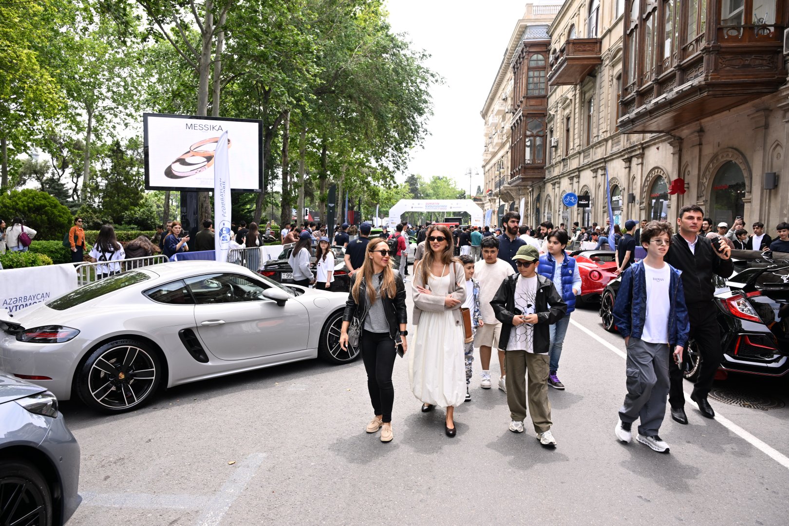 AAF sürət avtomobillərinin sərgisini təşkil edib (FOTO)