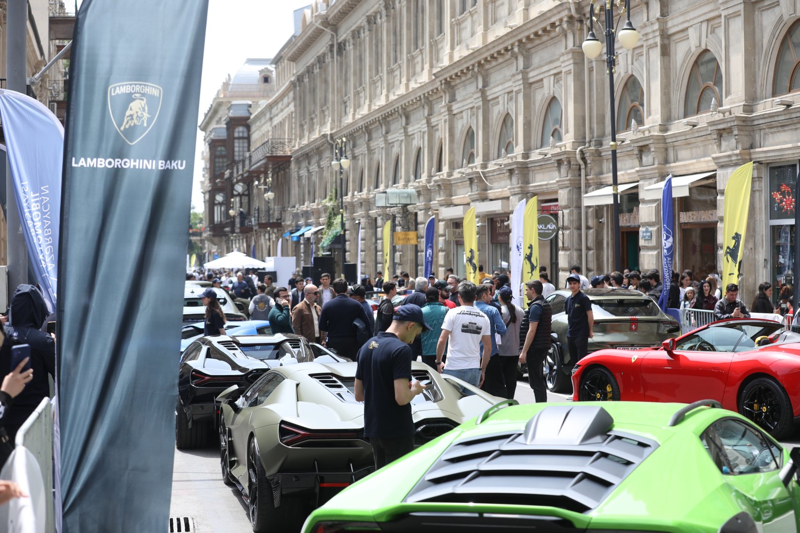 AAF sürət avtomobillərinin sərgisini təşkil edib (FOTO)