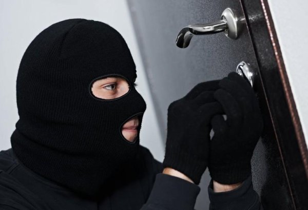 İki ev və metal qəbulu məntəqəsindən oğurluq edənlər saxlanıldı