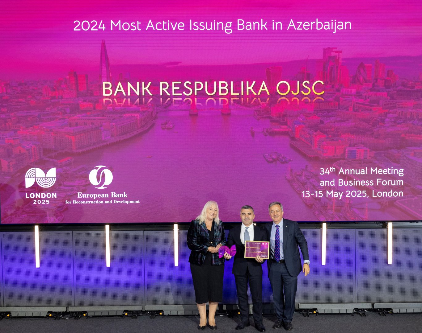 Bank Respublika növbəti dəfə “Azərbaycanda ən fəal emitent-bank” adına layiq görüldü