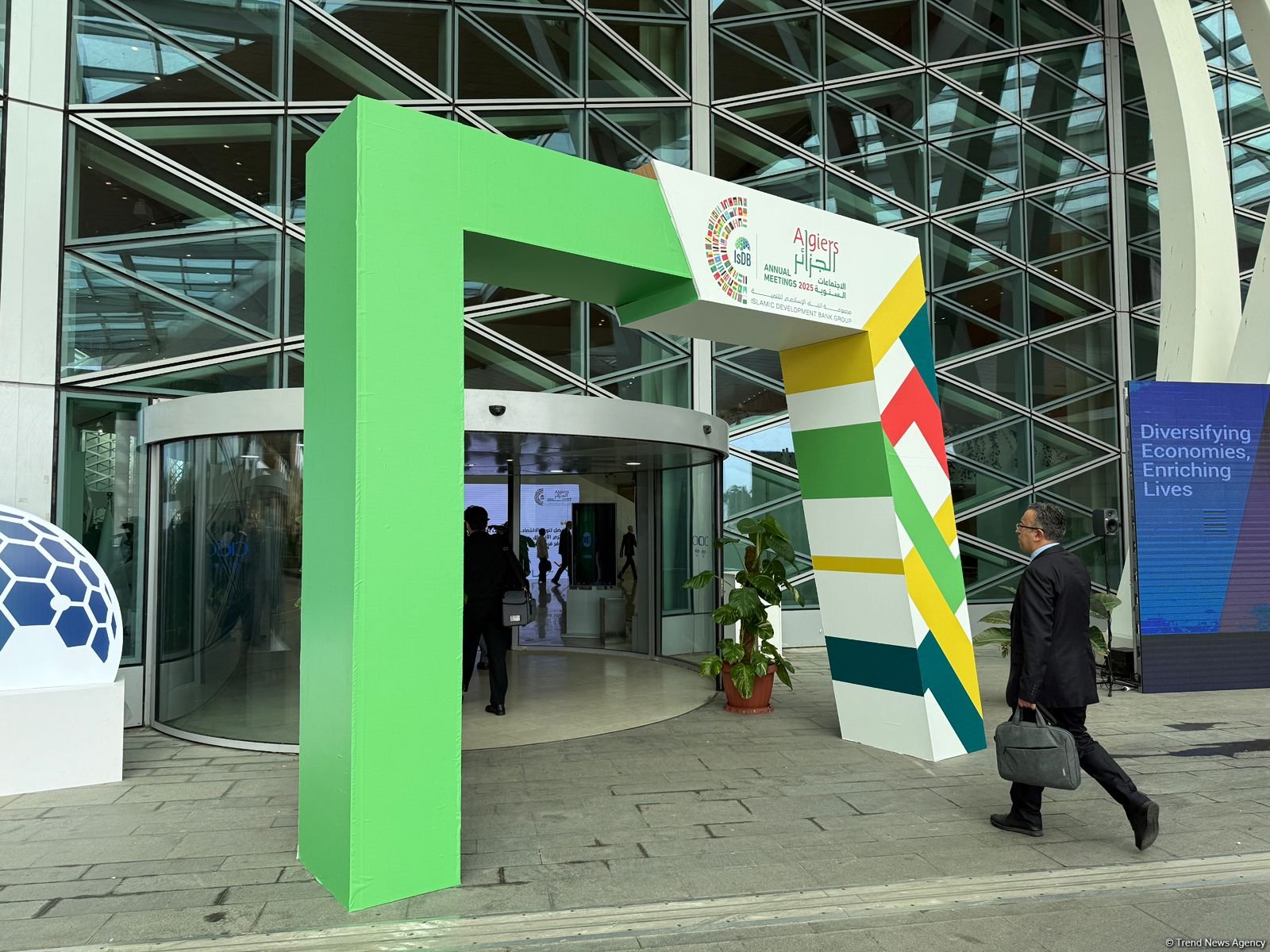 Əlcəzairdə İslam İnkişaf Bankı Qrupunun İllik toplantısının ilk günü başa çatıb (FOTO)