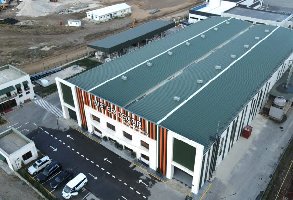 Ağdam Sənaye Parkında istehsal olunan divar kağızlarının Özbəkistana ixracına başlanılıb