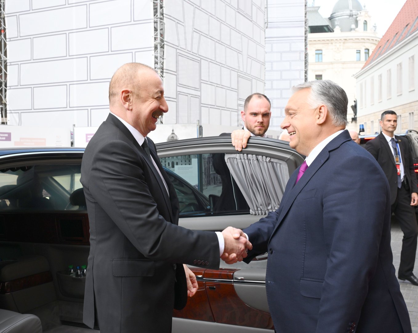 Budapeştdə Prezident İlham Əliyevin Macarıstanın Baş naziri ilə məhdud tərkibdə görüşü olub (FOTO/VİDEO)