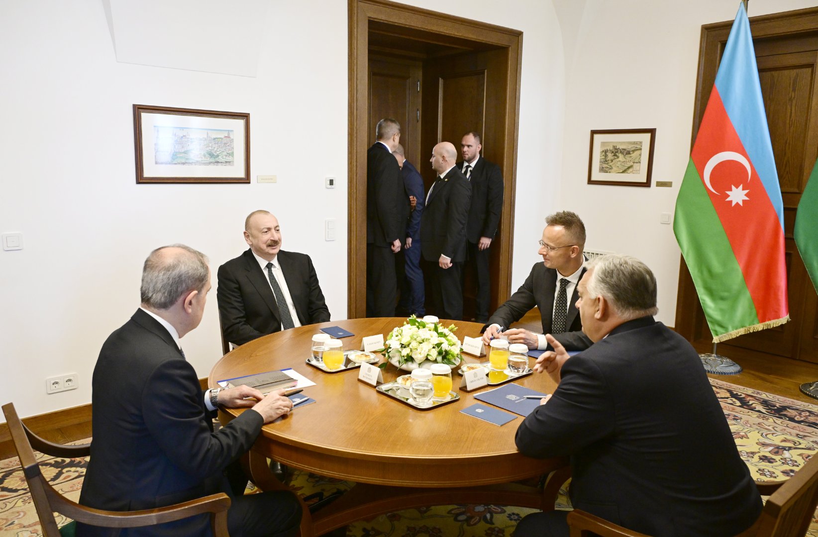 Budapeştdə Prezident İlham Əliyevin Macarıstanın Baş naziri ilə məhdud tərkibdə görüşü olub (FOTO/VİDEO)