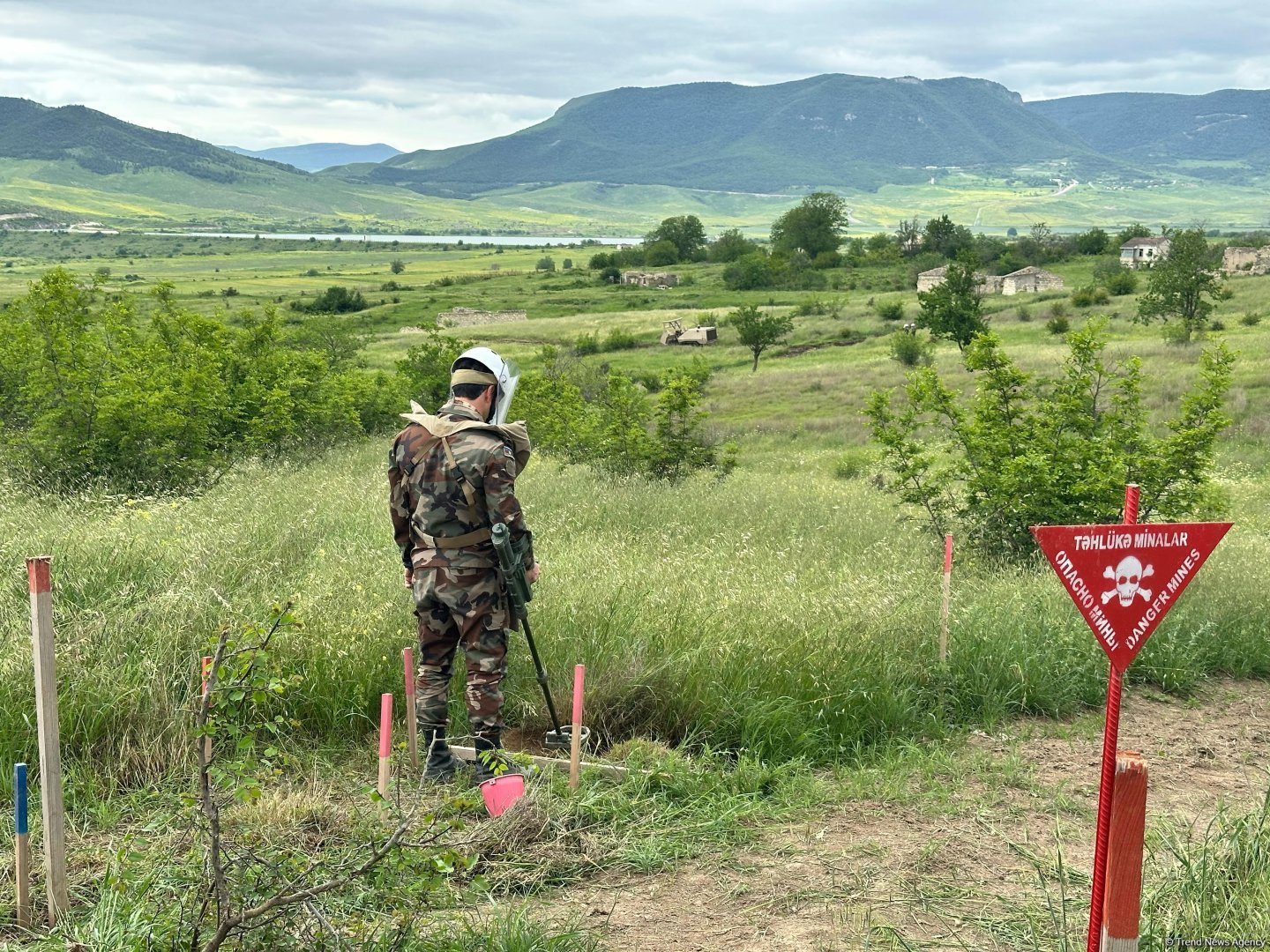 Media nümayəndələri Ağdamda humanitar minatəmizləmə fəaliyyətinin gedişatı ilə tanış olub (FOTO)