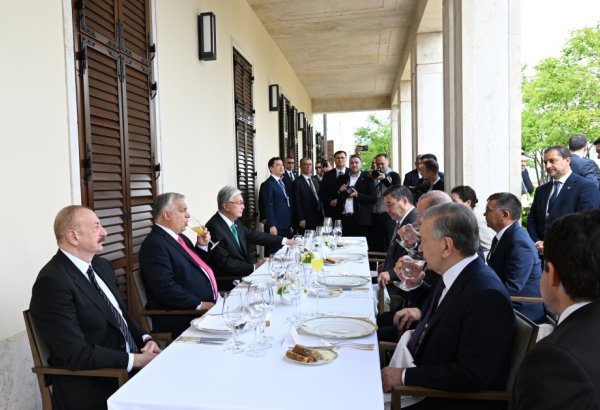 Prezident İlham Əliyev Budapeştdə TDT-nin dövlət və hökumət başçılarının şərəfinə verilən rəsmi lançda iştirak edib (FOTO/VİDEO)