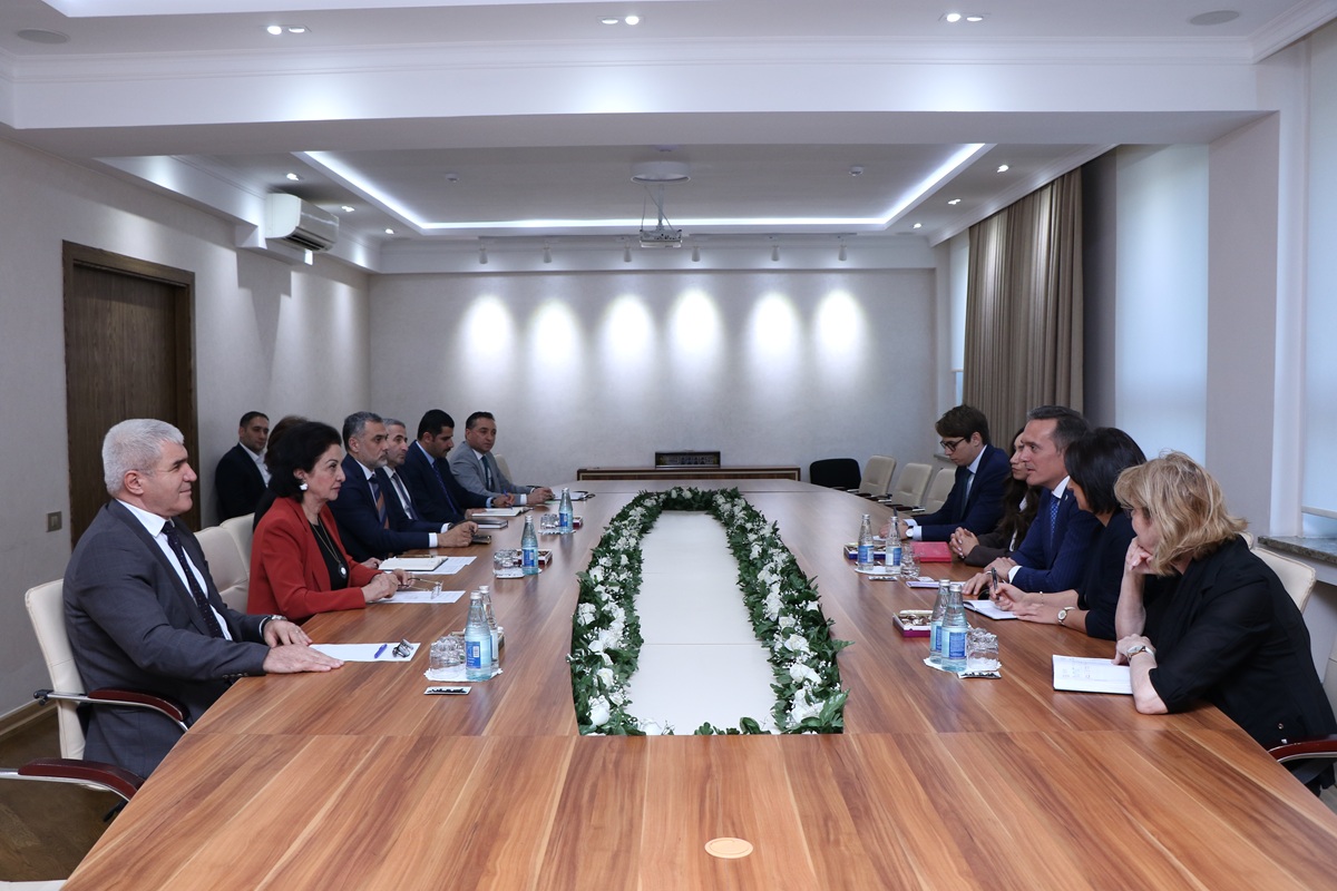 AzMİU ilə İtaliyanın Azərbaycandakı səfirliyi arasında əməkdaşlıq məsələləri müzakirə olunub (FOTO)