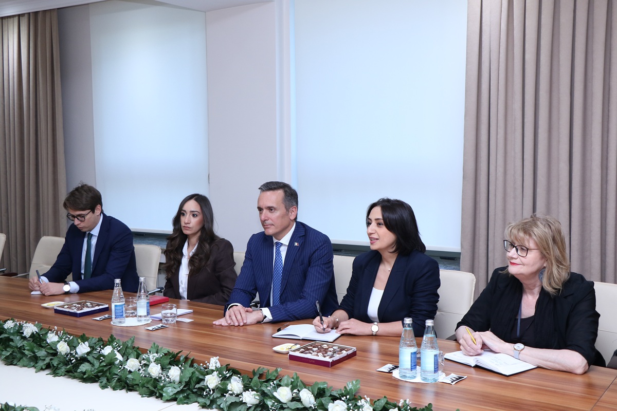 AzMİU ilə İtaliyanın Azərbaycandakı səfirliyi arasında əməkdaşlıq məsələləri müzakirə olunub (FOTO)