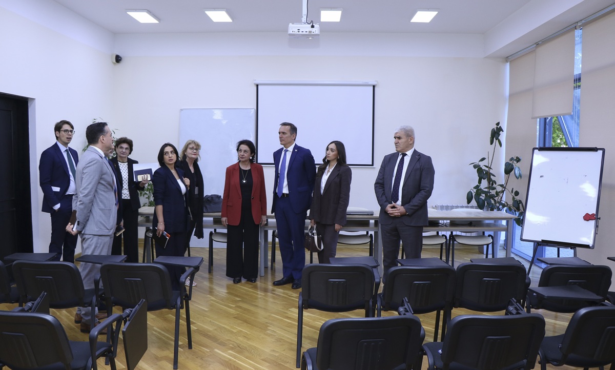 AzMİU ilə İtaliyanın Azərbaycandakı səfirliyi arasında əməkdaşlıq məsələləri müzakirə olunub (FOTO)