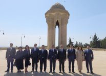 “Azərbaycan və Özbəkistan arasında dostluq əlaqələrinin inkişafında ictimai diplomatiyanın rolu” mövzusunda tədbir keçirilib (FOTO)