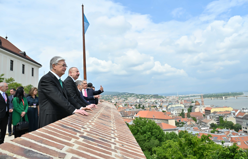 Prezident İlham Əliyev Budapeştdə TDT-nin dövlət və hökumət başçılarının şərəfinə verilən rəsmi lançda iştirak edib (FOTO/VİDEO)
