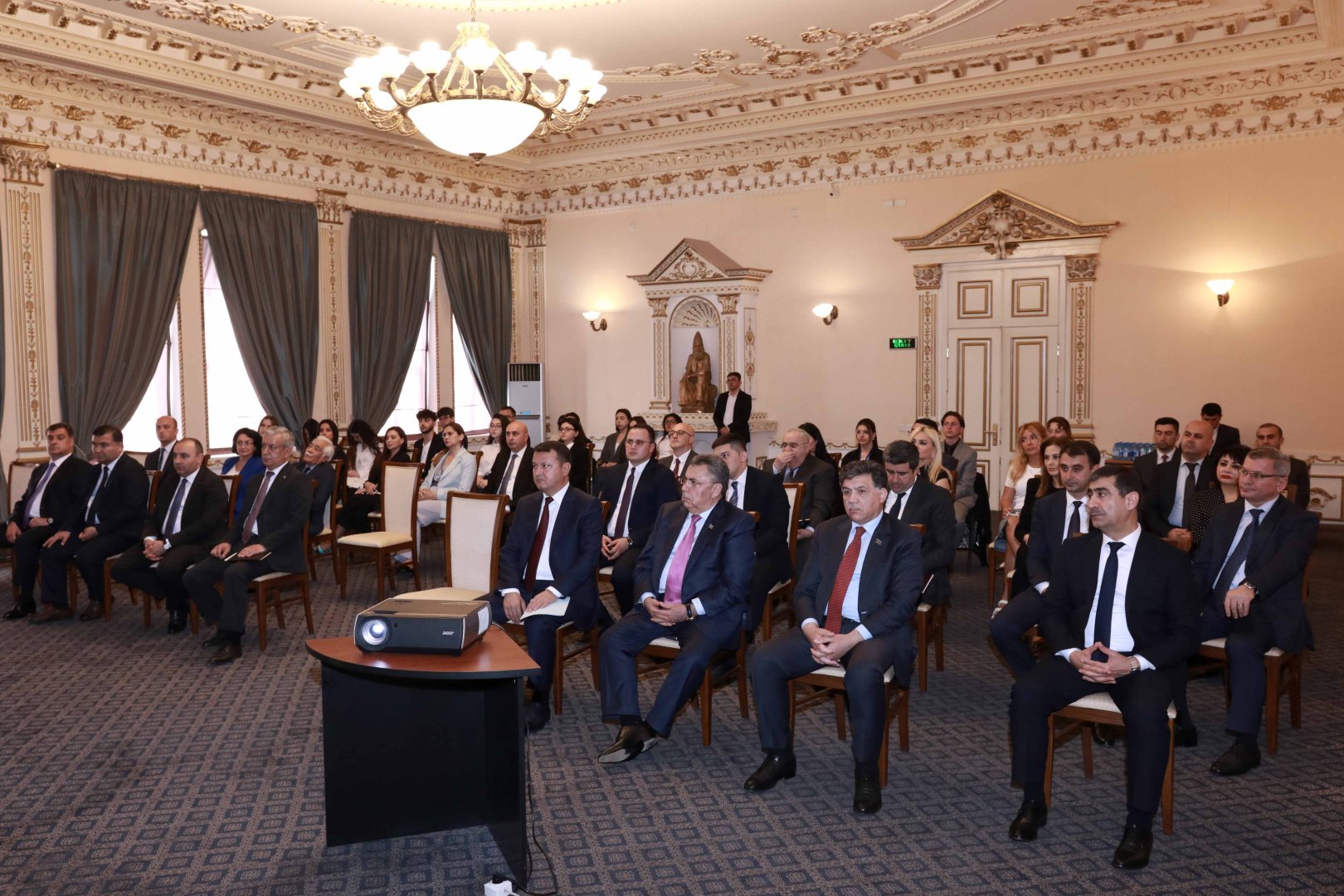 "Azərbaycan və Özbəkistan arasında dostluq əlaqələrinin inkişafında ictimai diplomatiyanın rolu" mövzusunda tədbir keçirilib (FOTO)