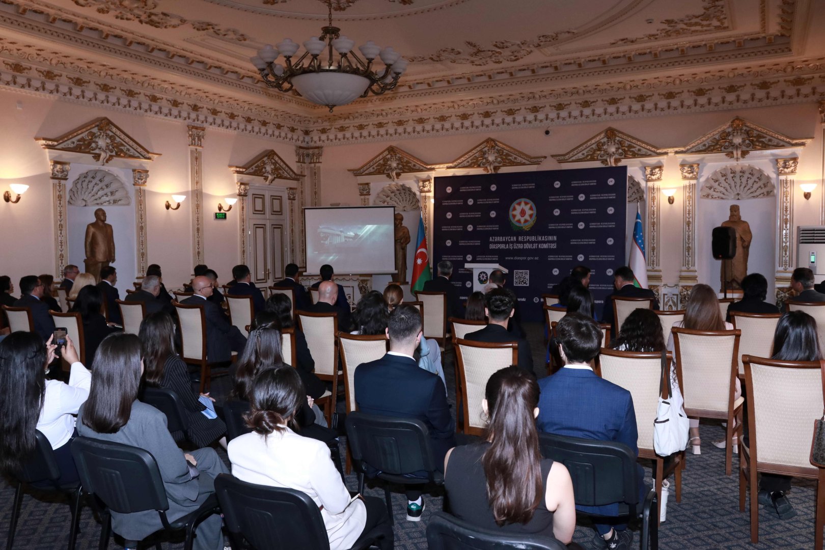 "Azərbaycan və Özbəkistan arasında dostluq əlaqələrinin inkişafında ictimai diplomatiyanın rolu" mövzusunda tədbir keçirilib (FOTO)