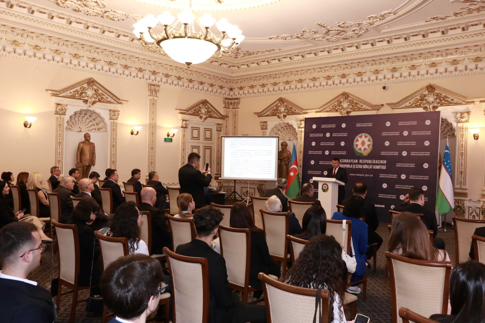 "Azərbaycan və Özbəkistan arasında dostluq əlaqələrinin inkişafında ictimai diplomatiyanın rolu" mövzusunda tədbir keçirilib (FOTO)