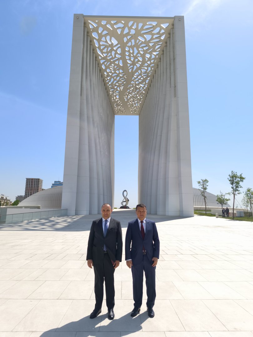"Azərbaycan və Özbəkistan arasında dostluq əlaqələrinin inkişafında ictimai diplomatiyanın rolu" mövzusunda tədbir keçirilib (FOTO)