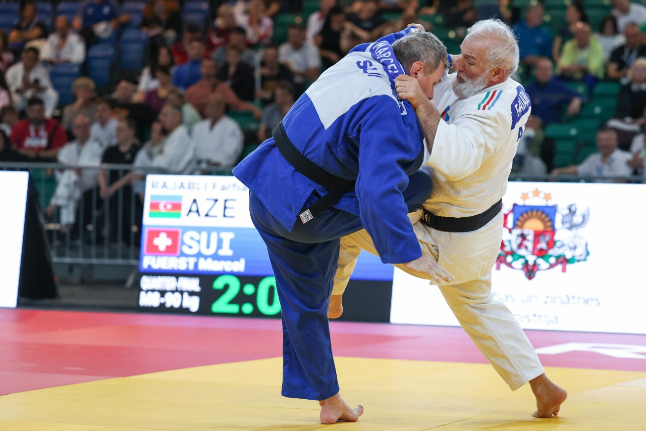 Azərbaycanın veteran cüdoçusu Avropa çempionatında qızıl medal qazanıb (FOTO)