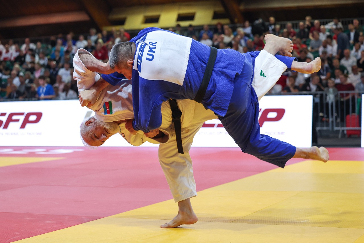 Azərbaycanın veteran cüdoçusu Avropa çempionatında qızıl medal qazanıb (FOTO)