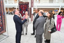 Niderlandda “Azərbaycan Xalçalarının Möhtəşəmliyi: Sənət Vasitəsilə Öyrənmək” xalça sərgisinin açılış mərasimi keçirilib (FOTO/VİDEO)