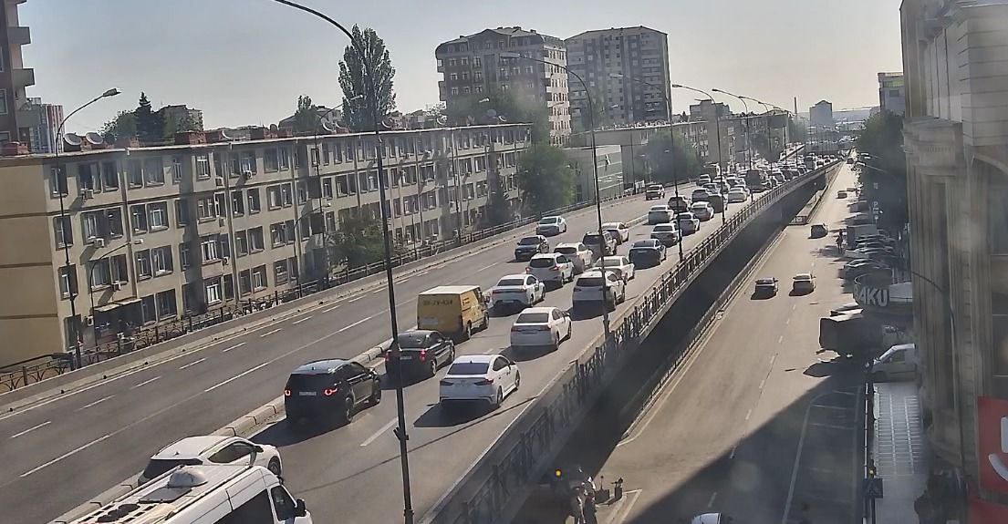 Sürücülərin NƏZƏRİNƏ: Bakıda bu yollarda sıxlıq var - SİYAHI (FOTO)