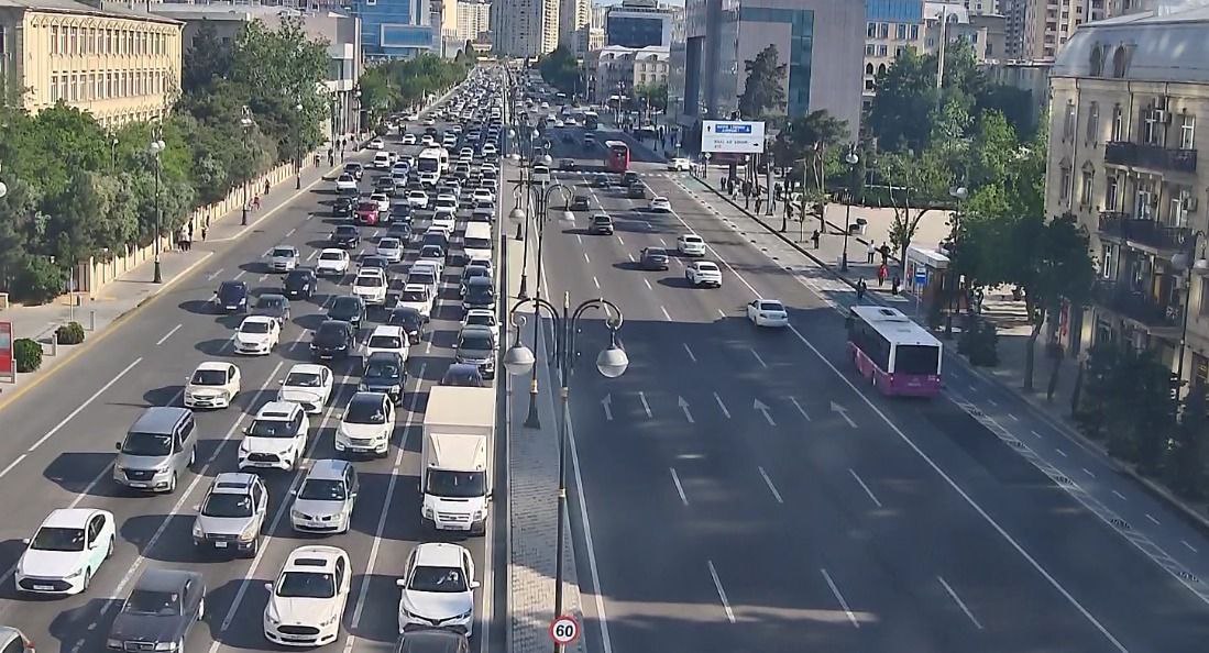 Sürücülərin NƏZƏRİNƏ: Bakıda bu yollarda sıxlıq var - SİYAHI (FOTO)