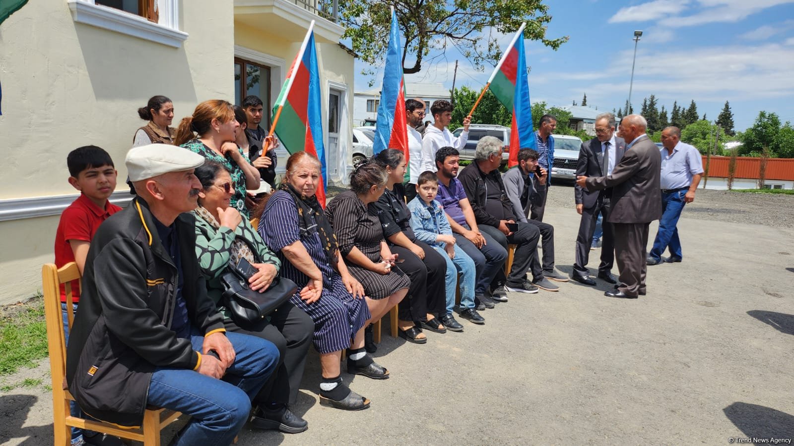 Növbəti köç karvanı Ballıca kəndinə çatıb: açarlar təqdim olunub (FOTO) (YENİLƏNİB)