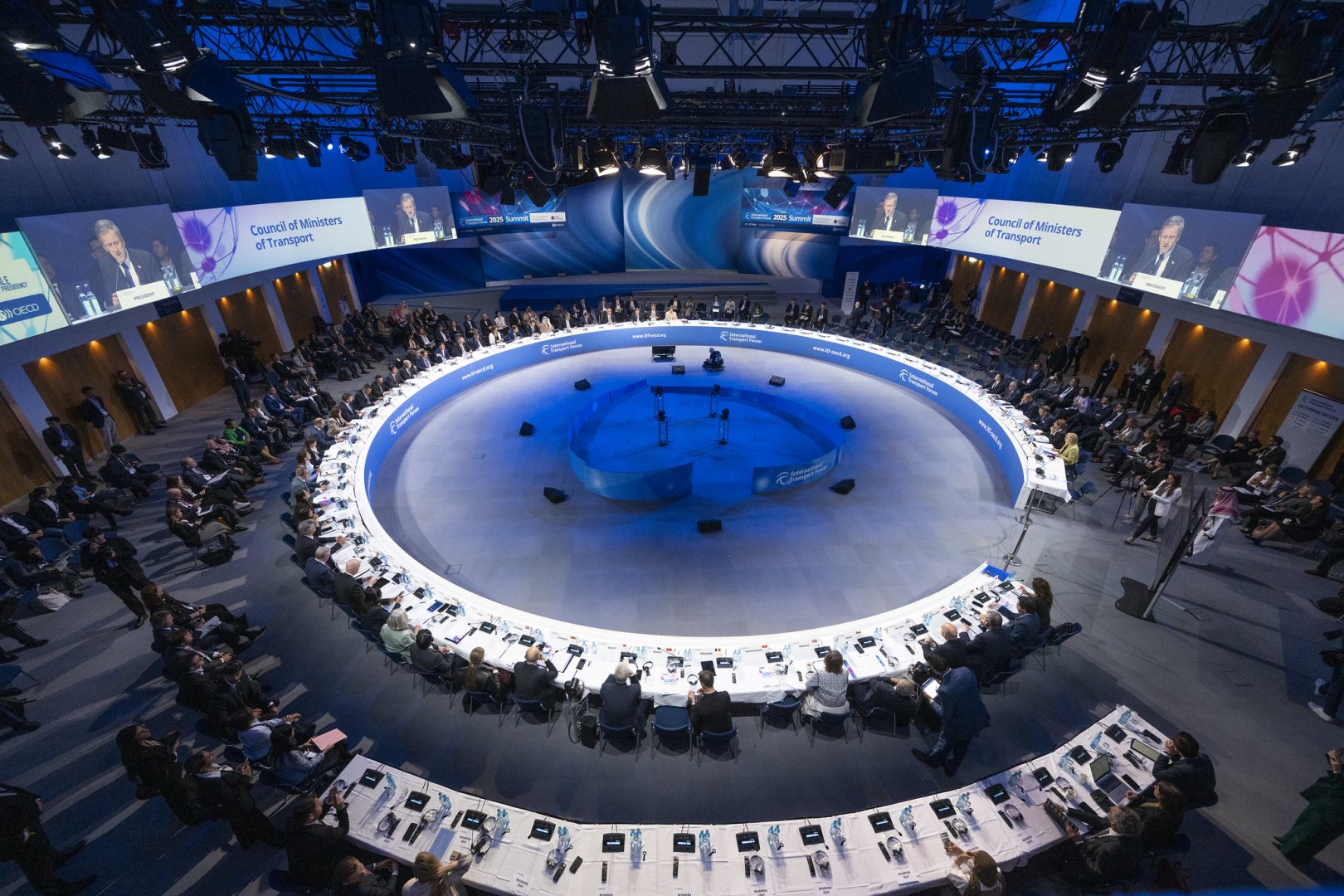 Beynəlxalq Nəqliyyat Forumu Sammitinə prezidentlik Azərbaycana təhvil verilib (FOTO)