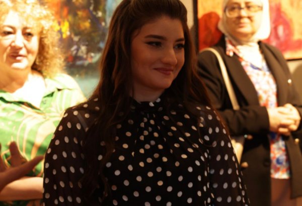 "Dənələr” sərgisi Bakıda təqdim olundu – Turan Aydınlının əsərləri böyük maraq gördü (FOTO)